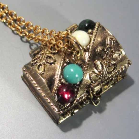 Avon Jewelry - Vintage Avon 1974 Queen's Ransom Pill Box Treasure Chest Charm Necklace